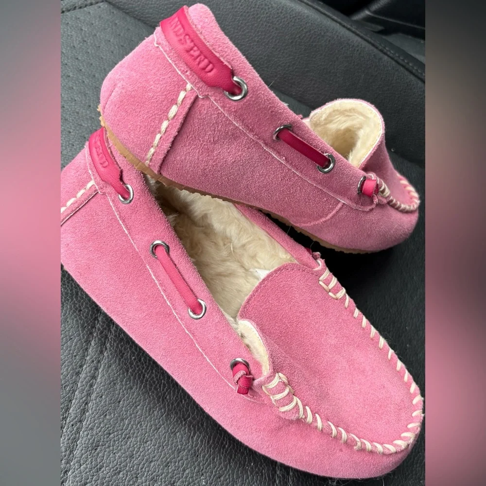 Lands' End Girl's bright pink Suede Mocassin Slippers-Size 3